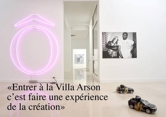 1 personne, texte qui dit ’«Entrer à la Villa Arson c'est faire une expérience de la’